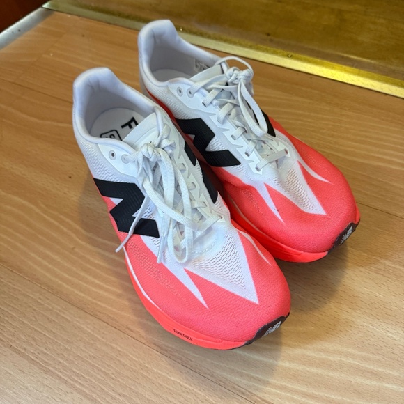 New Balance Women's FuelCell Supercomp Elite V5 Running Shoe - Picture 1 of 3